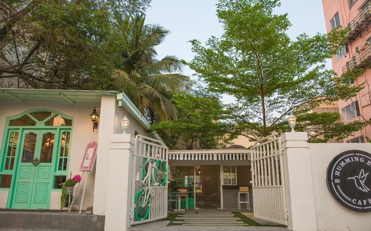 Humming Bird Cafe - Photo 4