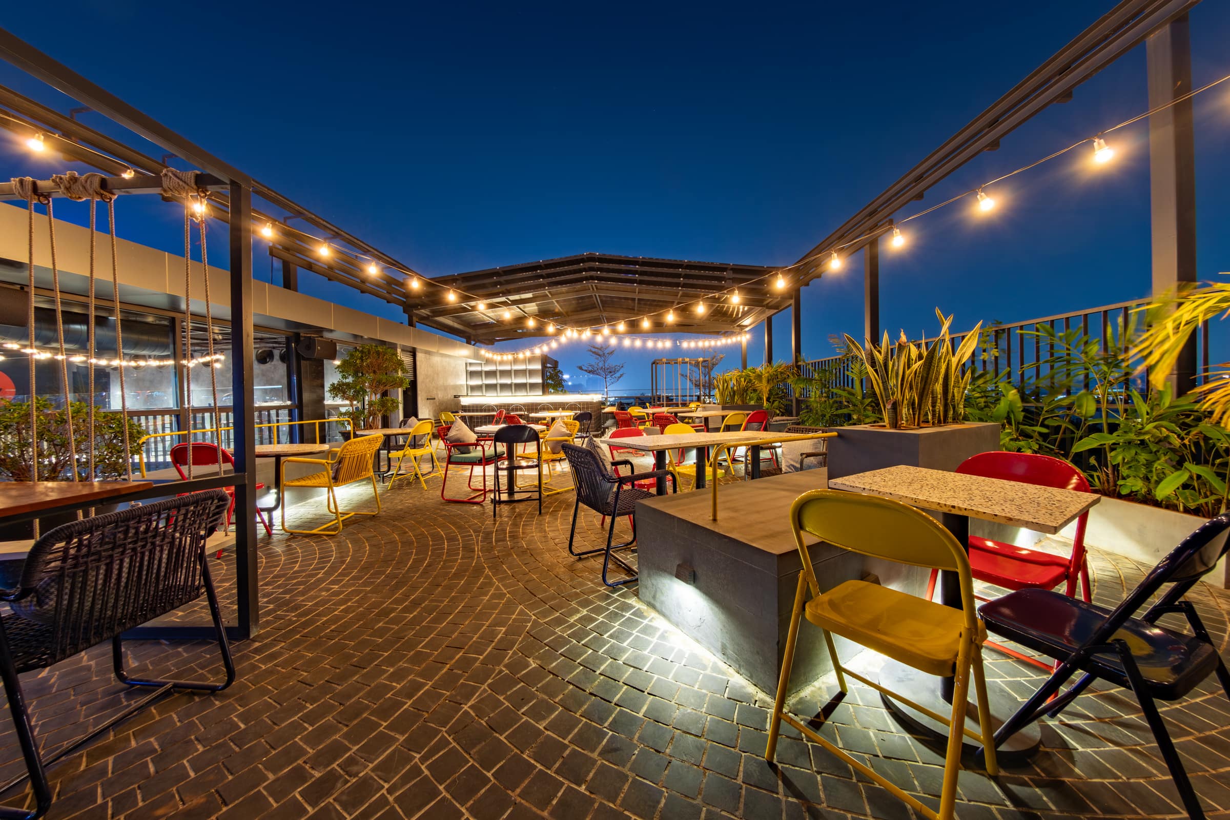 Fat Pigeon - Bar Hop - Photo 1