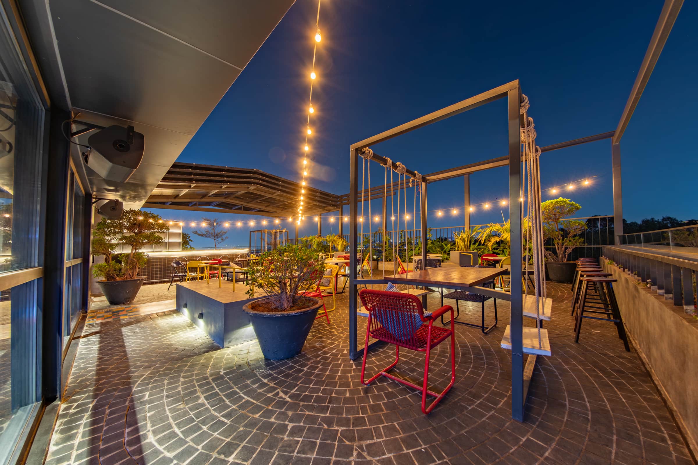 Fat Pigeon - Bar Hop - Photo 3