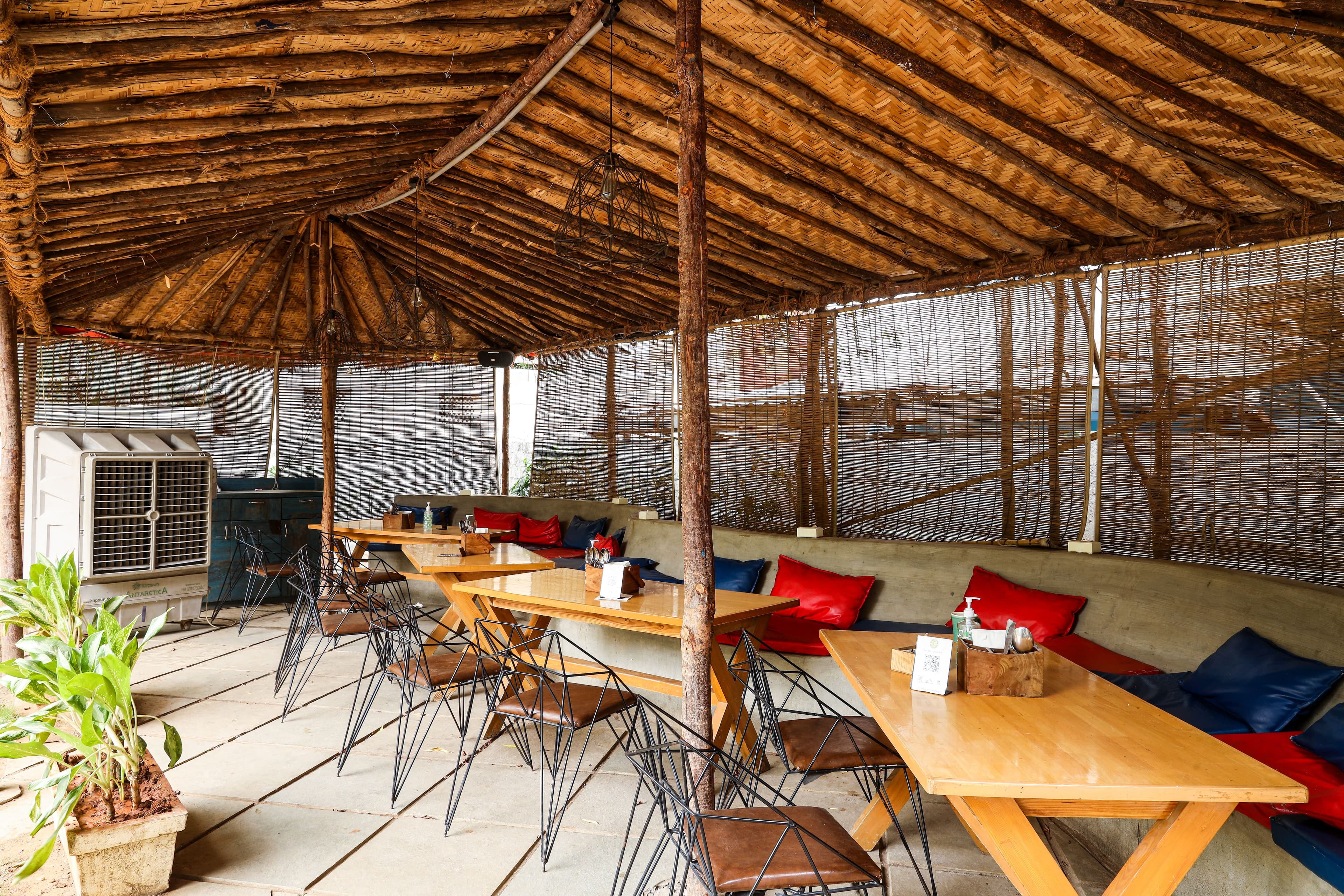 Ironhill Cafe - Photo 2