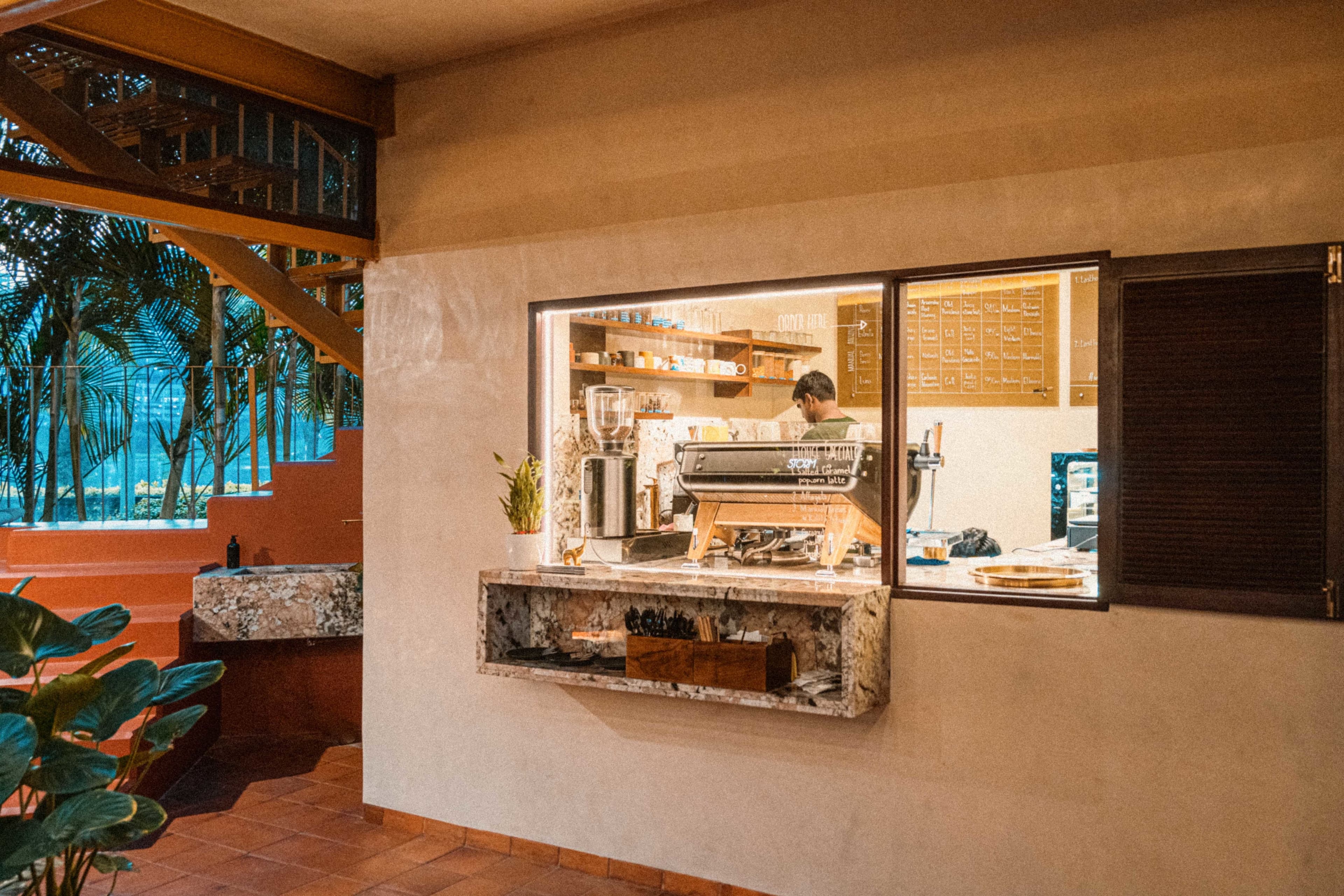 Last House Cafe - Photo 5