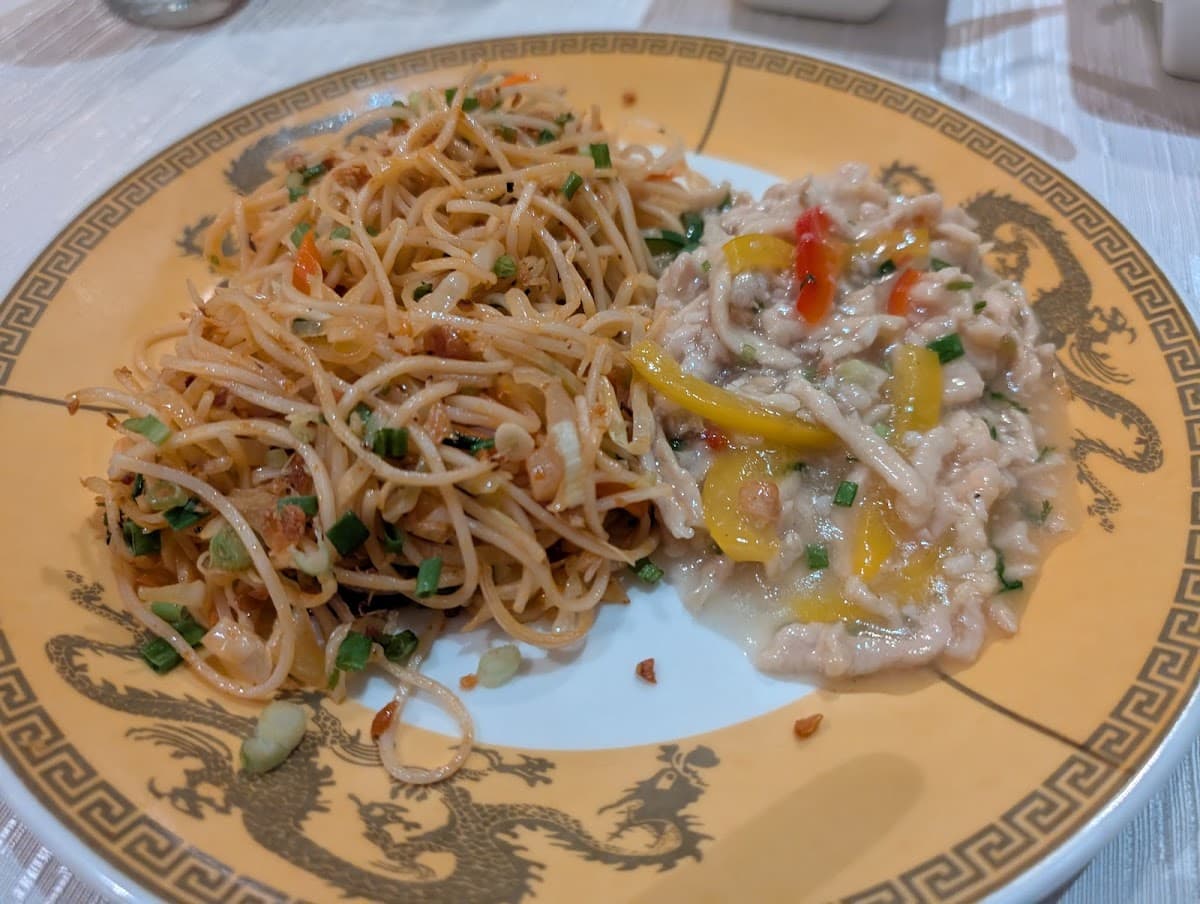 Golden Dragon - Photo 6